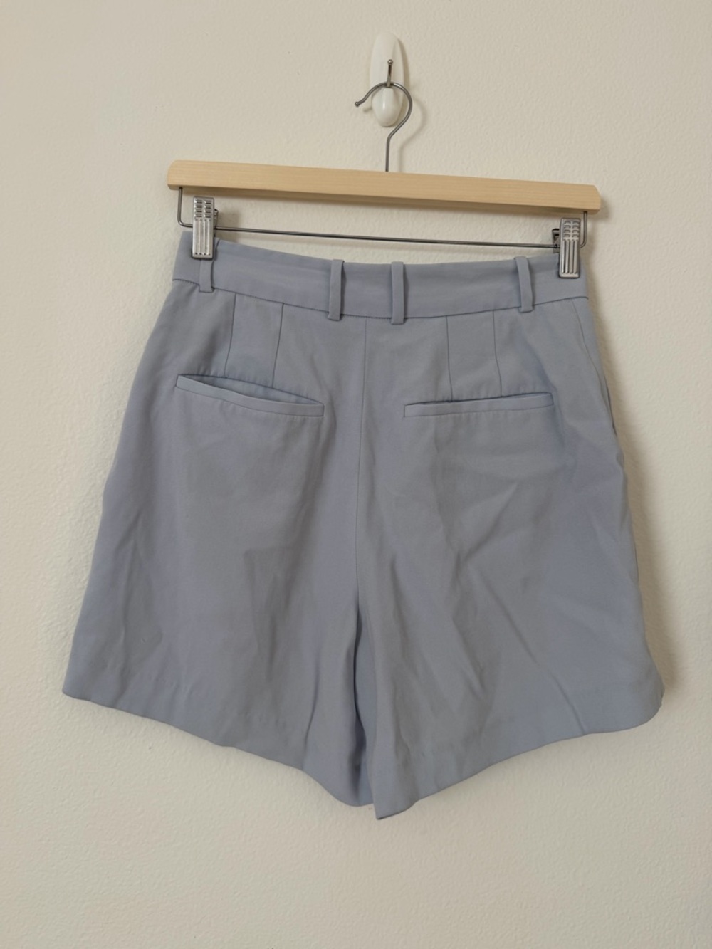 Aritzia Babaton Effortless Shorts Size 4 Pastel Blue Office Minimalist Neutral - Picture 5 of 12